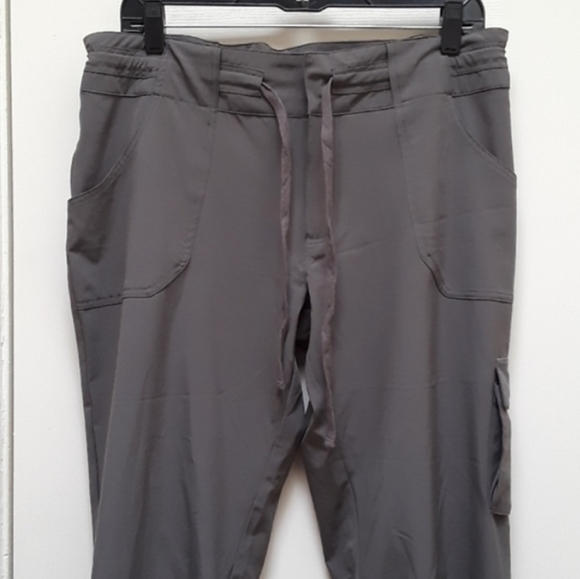ALO Yoga Coolfit Cargo Capri Pants - Picture 7 of 10